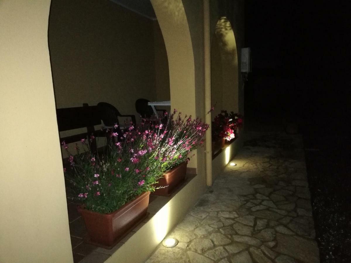 B&B Fiori Di Pesco Fertilia Exterior photo